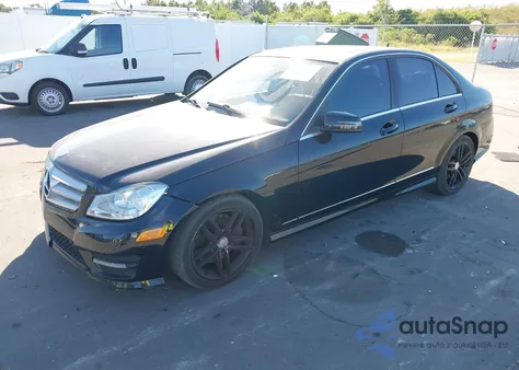 2013 Mercedes-Benz C 300 Sport 4Matic из США, поврежденный, VIN WDDGF8AB1DR251323